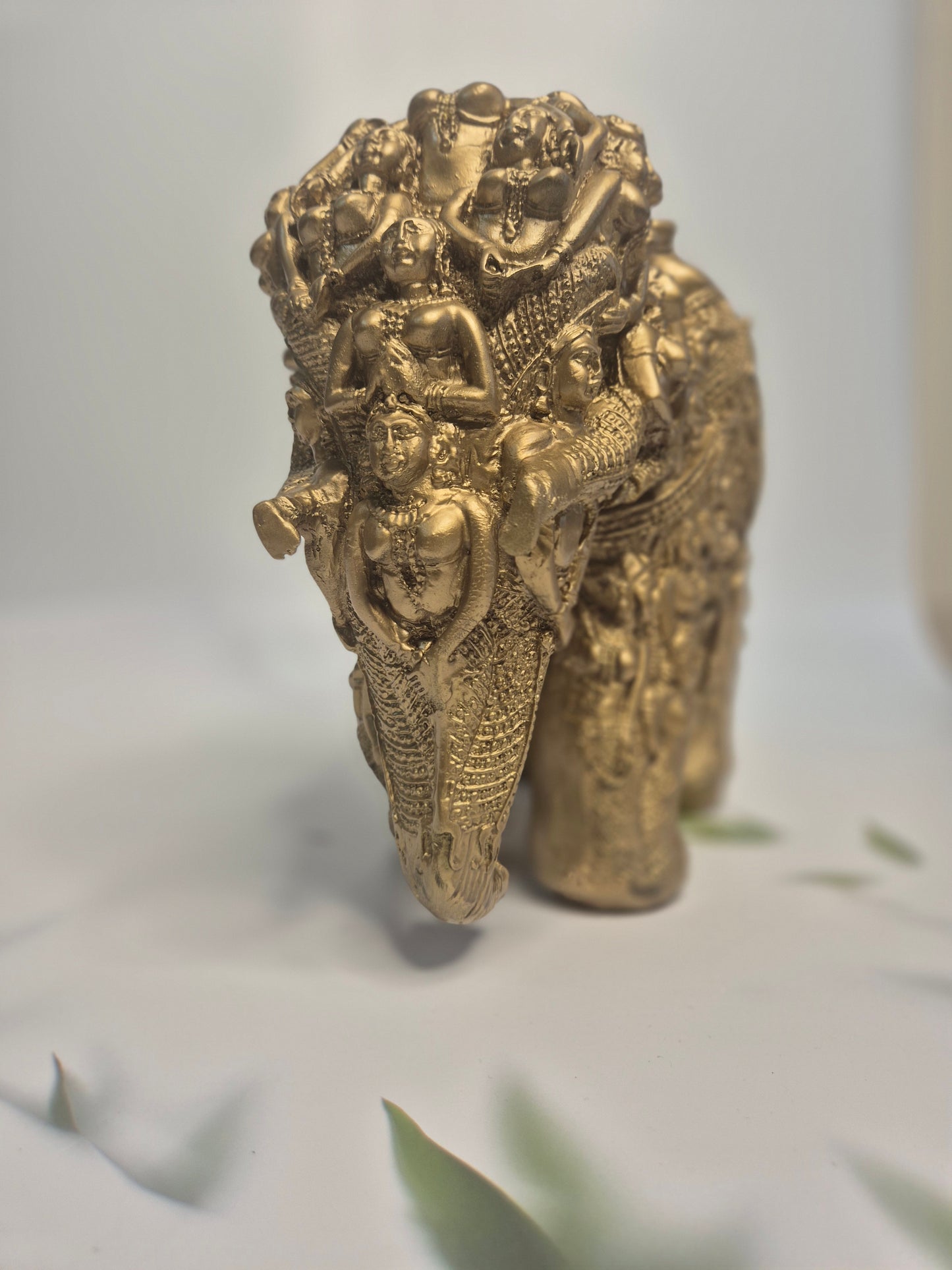 Royal Golden Elephant Table Décor